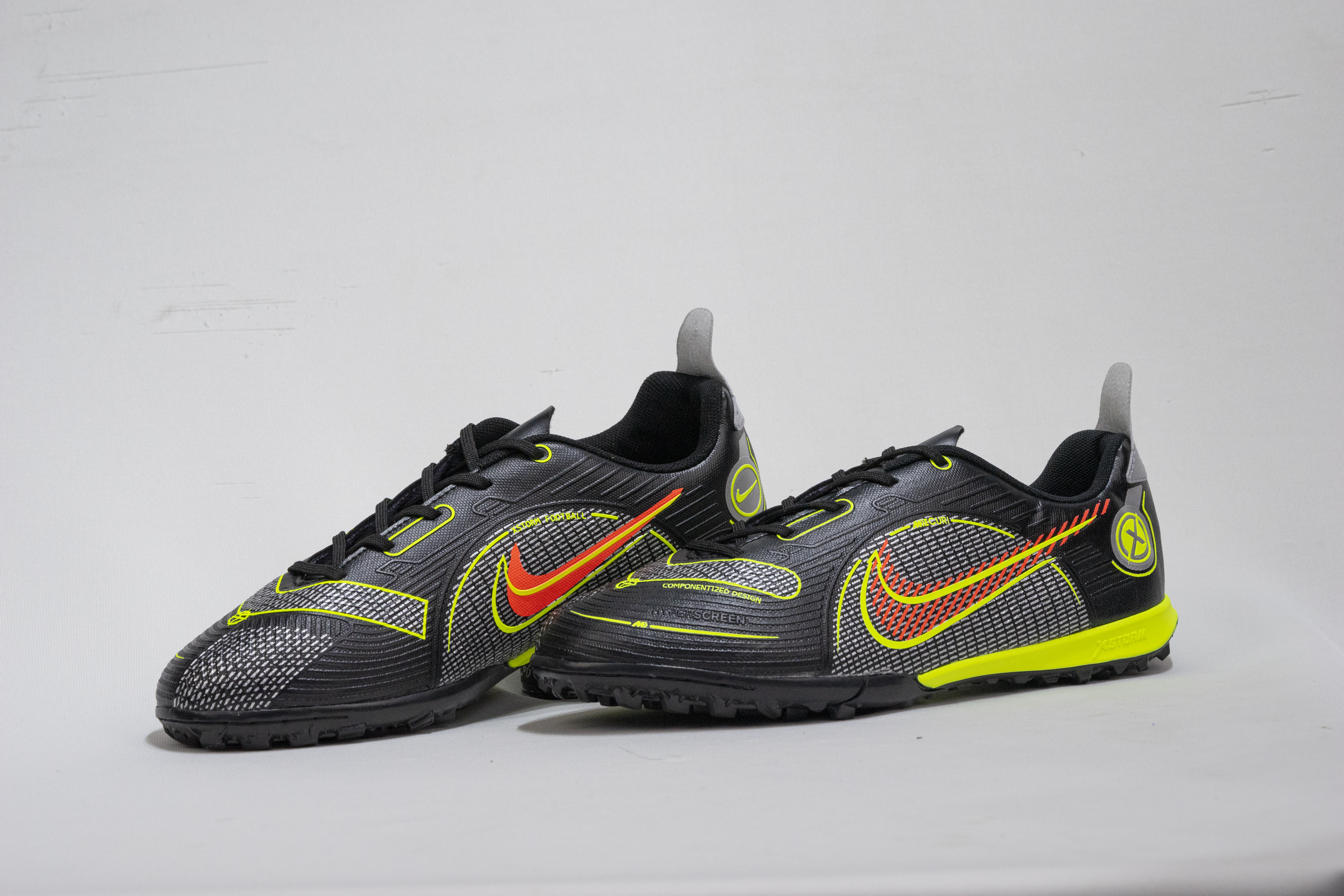 Xstorm MECURI 2.5 - Đen cam chuối